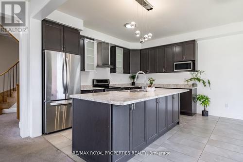 38 Quick Trail, Clarington, ON - Indoor Photo Showing Kitchen With Upgraded Kitchen