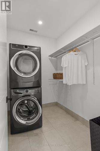 883 Cosburn Avenue, Toronto, ON - Indoor Photo Showing Laundry Room