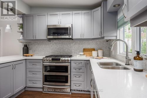 37 Normandy Boulevard, Toronto, ON - Indoor Photo Showing Kitchen With Double Sink With Upgraded Kitchen