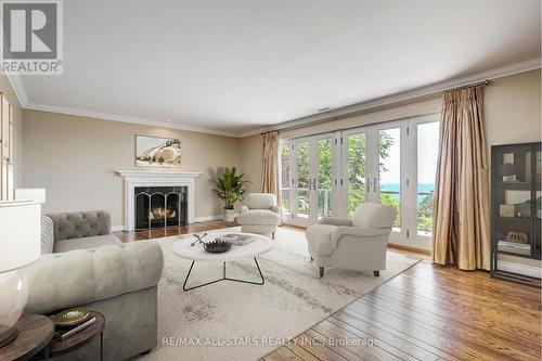 5 Hill Crescent, Toronto (Scarborough Village), ON - Indoor Photo Showing Living Room With Fireplace