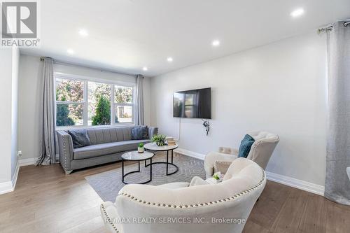 89 Darlingside Drive, Toronto, ON - Indoor Photo Showing Living Room