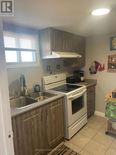 791 Arden Court, Oshawa, ON - Indoor Photo Showing Kitchen With Double Sink