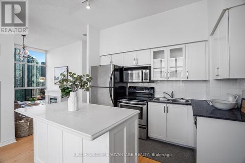 Uph3 - 410 Queens Quay W, Toronto, ON - Indoor Photo Showing Kitchen With Double Sink