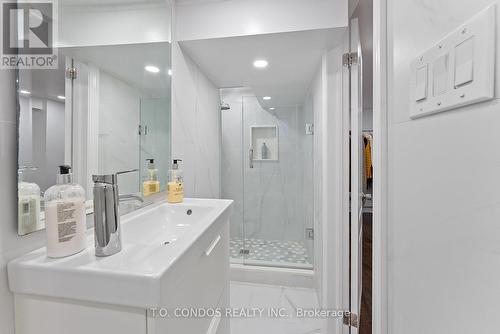 38 Poplar Plains Crescent, Toronto (Casa Loma), ON - Indoor Photo Showing Bathroom