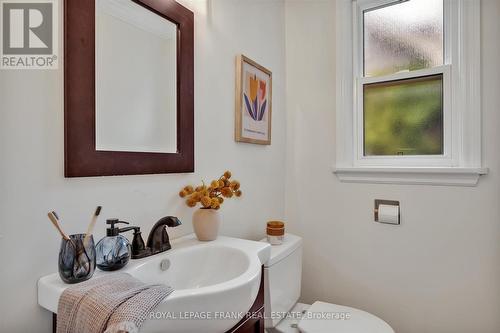 470 Albertus Avenue, Peterborough, ON - Indoor Photo Showing Bathroom