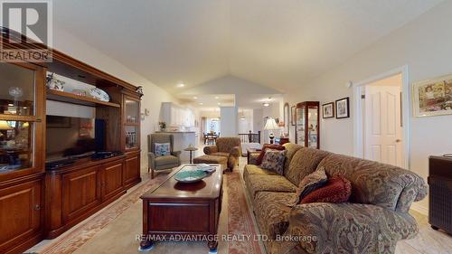 8 - 1144 Coronation Drive, London, ON - Indoor Photo Showing Living Room