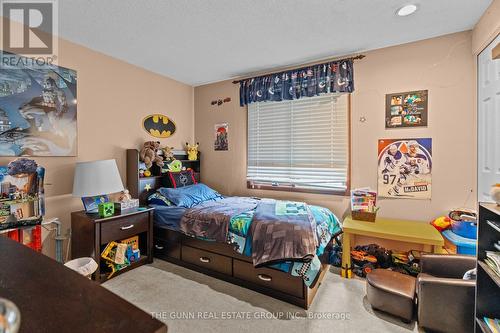 182 Dearborn Avenue, London, ON - Indoor Photo Showing Bedroom