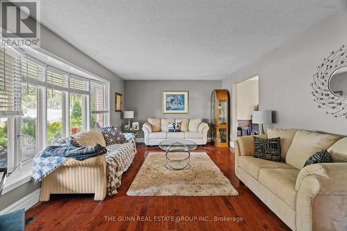 182 Dearborn Avenue, London, ON - Indoor Photo Showing Living Room