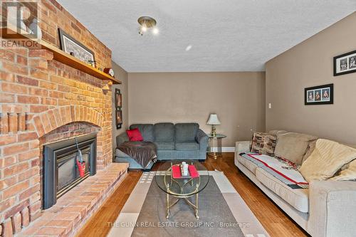 182 Dearborn Avenue, London, ON - Indoor Photo Showing Living Room With Fireplace