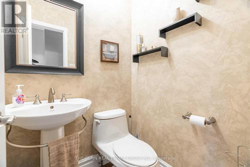 182 Dearborn Avenue, London, ON - Indoor Photo Showing Bathroom