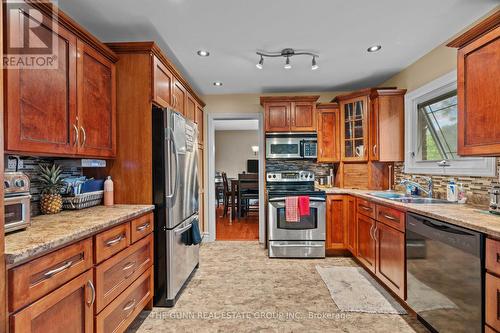 182 Dearborn Avenue, London, ON - Indoor Photo Showing Kitchen With Double Sink