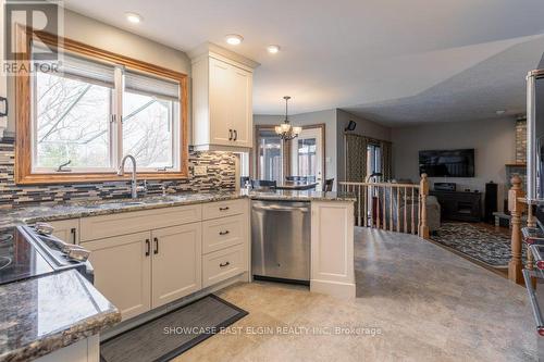 28 Sinclair Crescent, Aylmer (Ay), ON - Indoor Photo Showing Kitchen With Double Sink