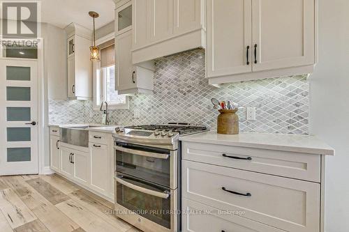 1077 Riverbend Road, London, ON - Indoor Photo Showing Kitchen With Upgraded Kitchen