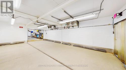 1024 Oxford Street E, London, ON - Indoor Photo Showing Garage