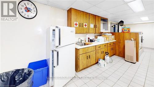 1024 Oxford Street E, London, ON - Indoor Photo Showing Kitchen