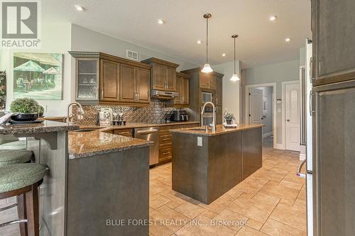 2290 Westchester Bourne, Thames Centre, ON - Indoor Photo Showing Kitchen With Upgraded Kitchen