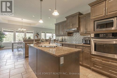 2290 Westchester Bourne, Thames Centre, ON - Indoor Photo Showing Kitchen With Upgraded Kitchen