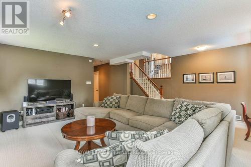 909 Fogerty Street, London, ON - Indoor Photo Showing Living Room