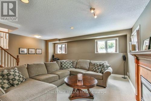 909 Fogerty Street, London, ON - Indoor Photo Showing Living Room