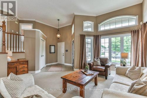 909 Fogerty Street, London, ON - Indoor Photo Showing Living Room