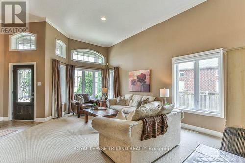 909 Fogerty Street, London, ON - Indoor Photo Showing Living Room