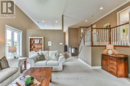 909 Fogerty Street, London, ON - Indoor Photo Showing Living Room