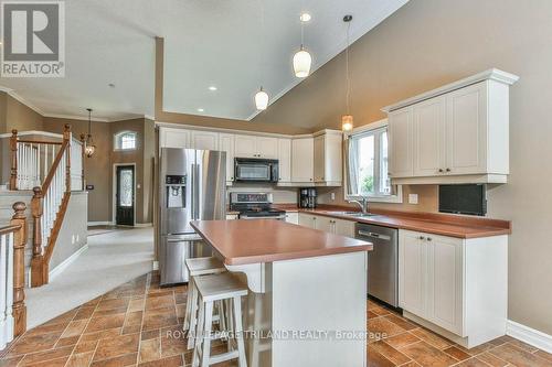 909 Fogerty Street, London, ON - Indoor Photo Showing Kitchen With Double Sink