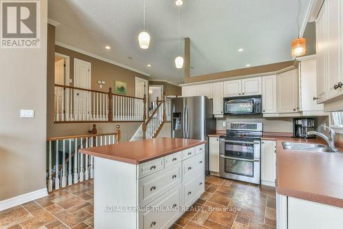 909 Fogerty Street, London, ON - Indoor Photo Showing Kitchen