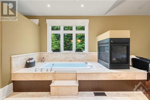 1420 Royal Maple Drive, Ottawa, ON - Indoor Photo Showing Bathroom