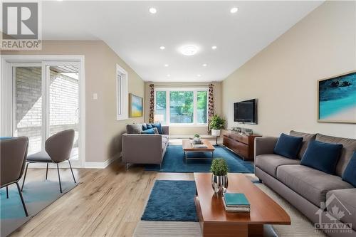 156 Knudson Drive, Ottawa, ON - Indoor Photo Showing Living Room