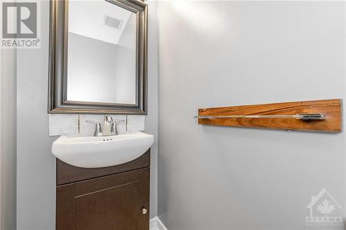 156 Knudson Drive, Ottawa, ON - Indoor Photo Showing Bathroom