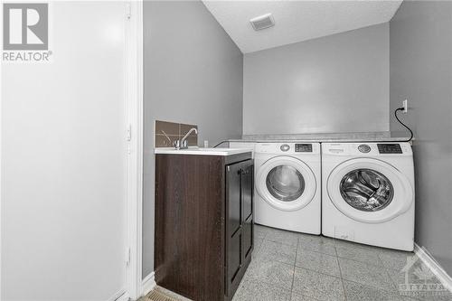 156 Knudson Drive, Ottawa, ON - Indoor Photo Showing Laundry Room