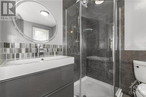156 Knudson Drive, Ottawa, ON - Indoor Photo Showing Bathroom