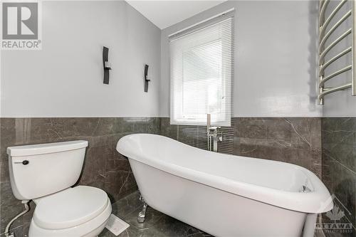 156 Knudson Drive, Ottawa, ON - Indoor Photo Showing Bathroom