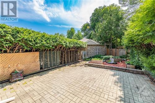 156 Knudson Drive, Ottawa, ON - Outdoor