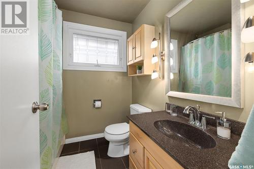 810 Arlington Avenue, Saskatoon, SK - Indoor Photo Showing Bathroom