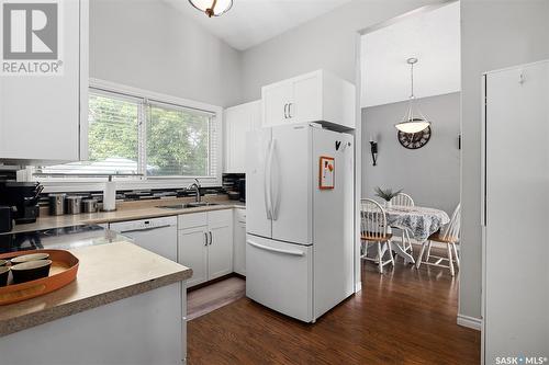 810 Arlington Avenue, Saskatoon, SK - Indoor Photo Showing Kitchen With Double Sink