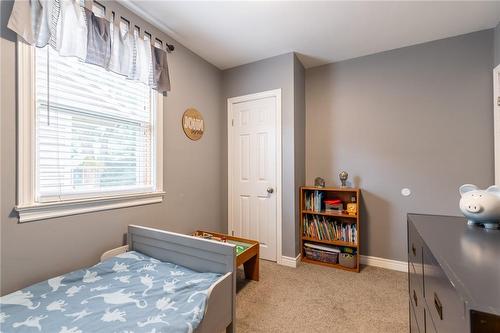 203 West 31St Street, Hamilton, ON - Indoor Photo Showing Bedroom