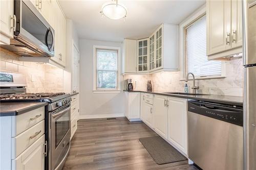 203 West 31St Street, Hamilton, ON - Indoor Photo Showing Kitchen With Stainless Steel Kitchen With Upgraded Kitchen