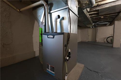 125 Sanford Avenue N, Hamilton, ON - Indoor Photo Showing Basement