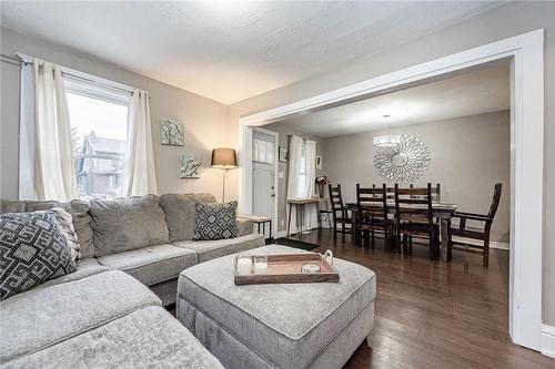 13 Fairfield Avenue, Hamilton, ON - Indoor Photo Showing Living Room
