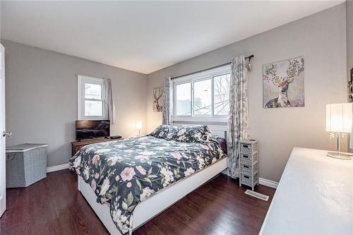 13 Fairfield Avenue, Hamilton, ON - Indoor Photo Showing Bedroom