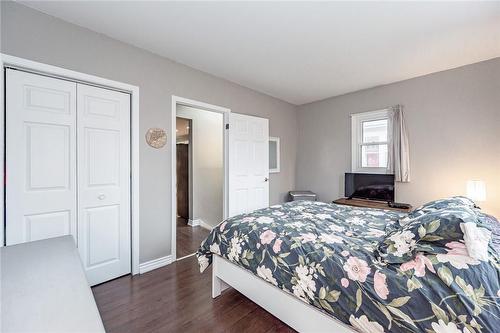 13 Fairfield Avenue, Hamilton, ON - Indoor Photo Showing Bedroom