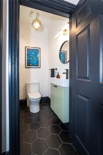 48 Emerald Street N, Hamilton, ON - Indoor Photo Showing Bathroom