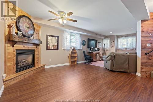 20 Marsh Court, Amherstburg, ON - Indoor Photo Showing Living Room With Fireplace