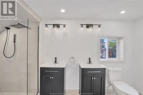 1081 Bruce, Windsor, ON - Indoor Photo Showing Bathroom