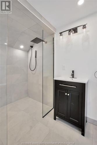 1081 Bruce, Windsor, ON - Indoor Photo Showing Bathroom