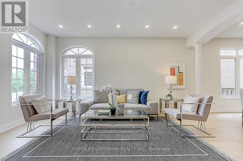 11 Herbert Watford Avenue, Richmond Hill, ON - Indoor Photo Showing Living Room