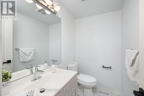 27 Peter Street, Barrie, ON - Indoor Photo Showing Bathroom