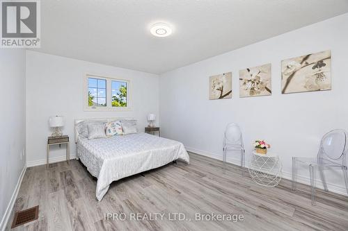 27 Peter Street, Barrie, ON - Indoor Photo Showing Bedroom